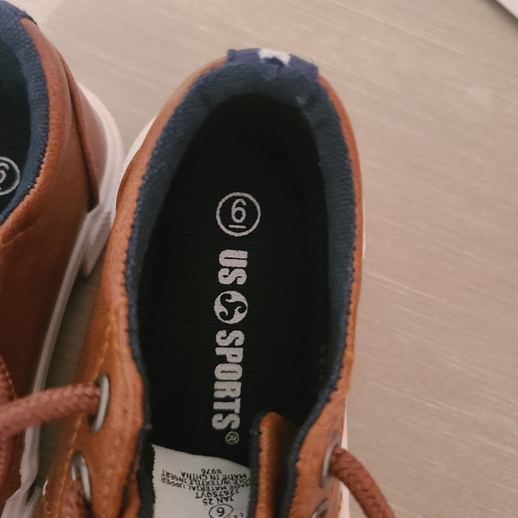 Shoes - Picture 4 of 4